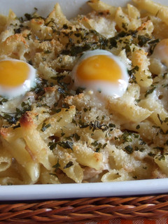 Una foto de Macarrones gratinados con atún y huevitos de codorniz