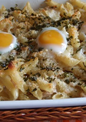 Una foto de Macarrones gratinados con atún y huevitos de codorniz