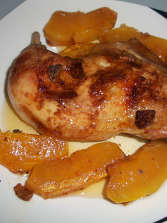 Una foto de Pollo especiado al horno con calabaza