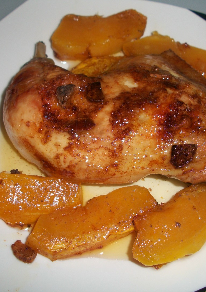 Una foto de Pollo especiado al horno con calabaza
