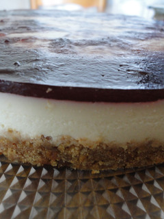 Una foto de Tarta de queso con mermelada de vino