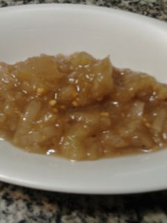 Una foto de Chuney de manzana y berenjena