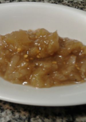 Una foto de Chuney de manzana y berenjena