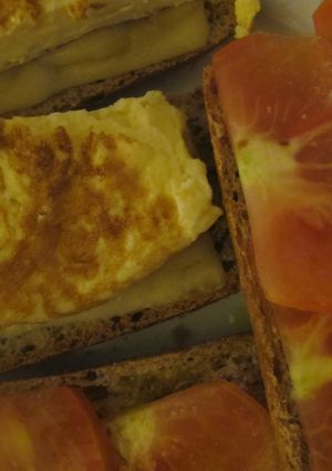 Una foto de Bocata de tortilla francesa