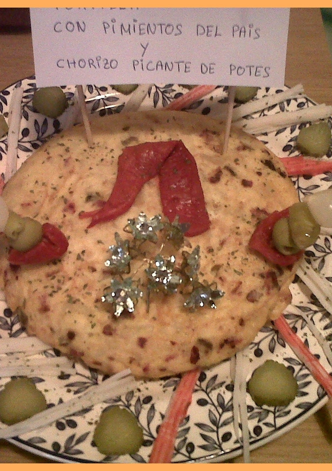 Una foto de Tortilla de pimientos del país y chorizo picante de potes