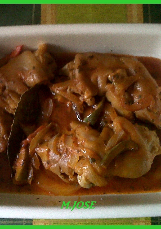 Una foto de Manos de cerdo con tomate