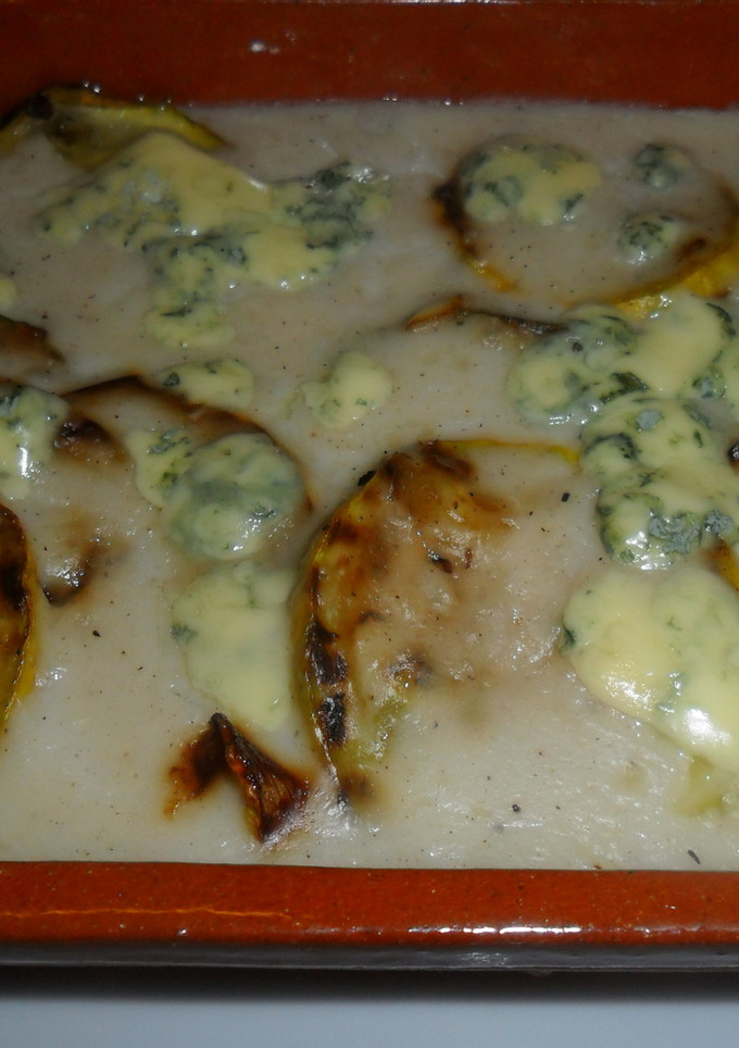 Una foto de Cazuelitas de calabacín con bechamel y queso azul