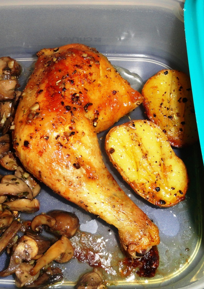 Una foto de Pollo asado con champiñones para fiambrera