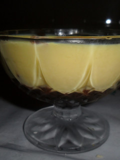 Una foto de Natilla con María y crema de chocolate a la vainilla