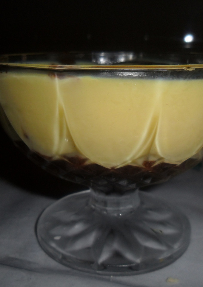 Una foto de Natilla con María y crema de chocolate a la vainilla