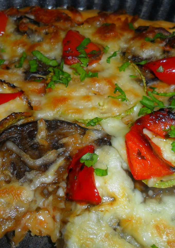 Una foto de Pizza casera con verduras