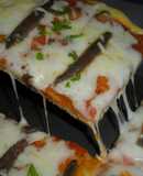 Pizza con anchoas y salsa de tomate al ketchup