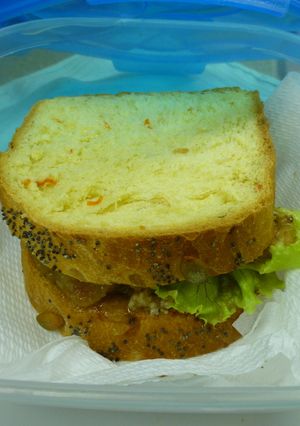Una foto de Sandwiches de albóndigas en salsa con patatas