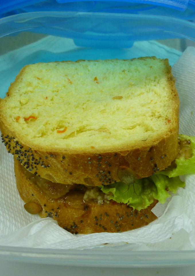 Una foto de Sandwiches de albóndigas en salsa con patatas