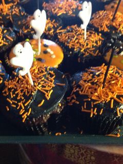 Una foto de Halloween cupcakes