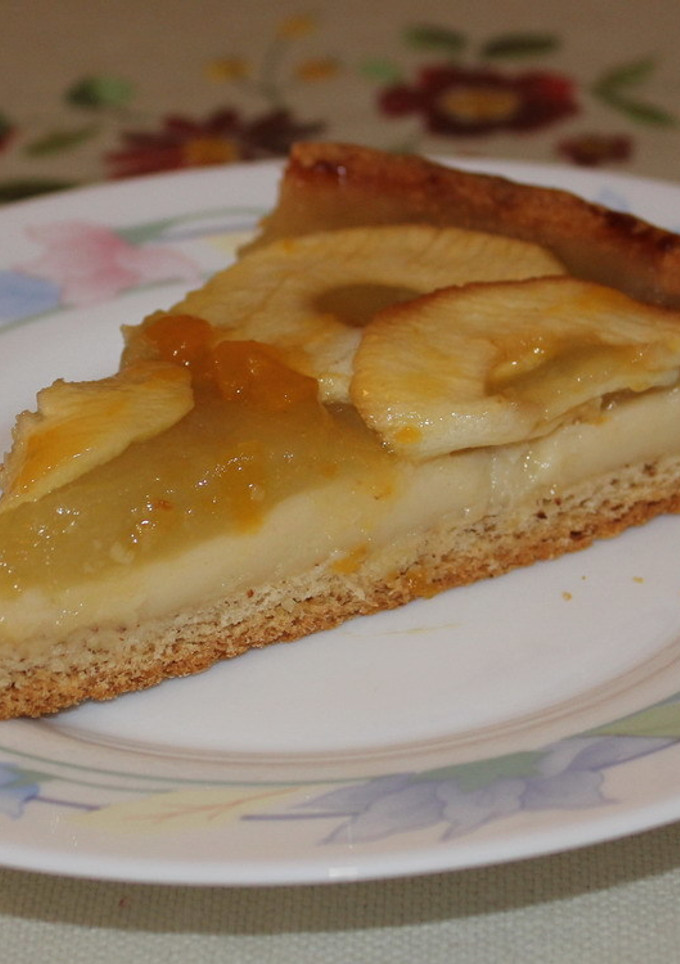 Una foto de Tarta de manzana con base de almendras