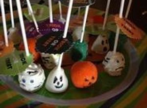 Una foto de Halloween cake pops