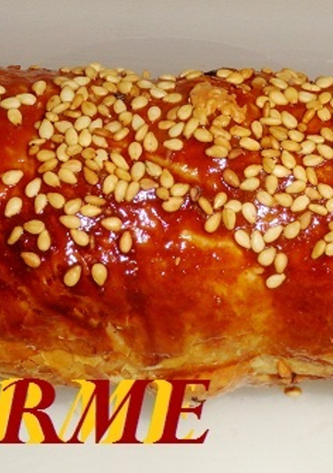 Una foto de Cañas de hojaldre de jamón york y queso mozzarella
