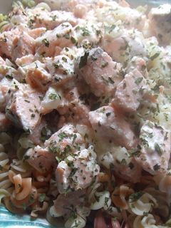 Una foto de Salmón fresco al cava con pasta italiana