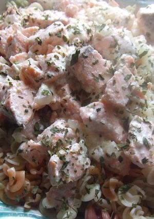 Una foto de Salmón fresco al cava con pasta italiana