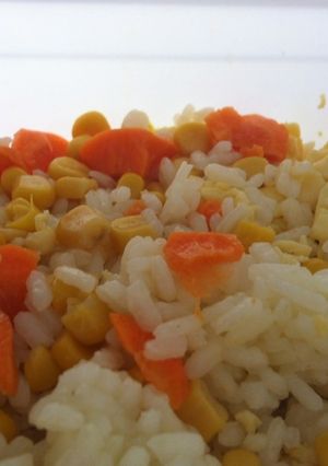 Una foto de Ensalada de arroz con zanahoria 