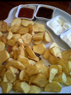 Una foto de Patatas cuatro salsas