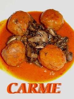 Una foto de Albóndigas de ternera con piñones y champiñones