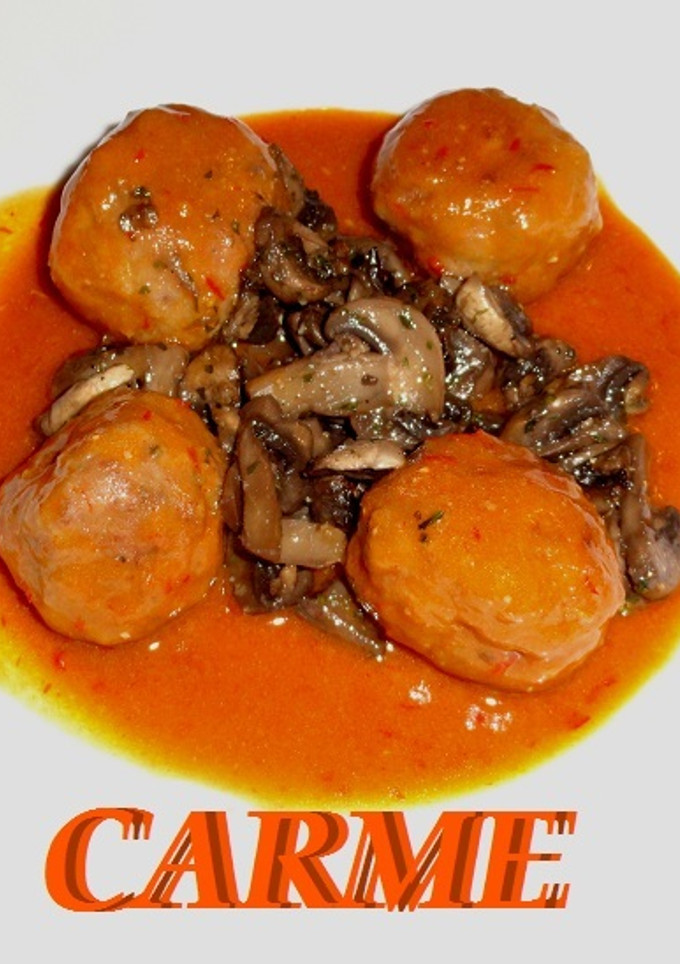 Una foto de Albóndigas de ternera con piñones y champiñones