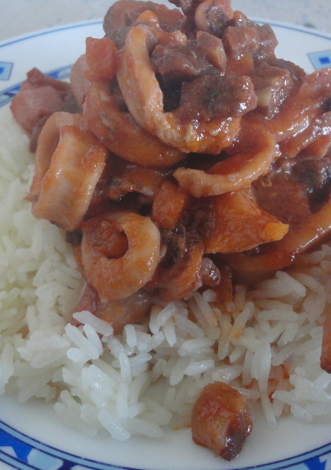 Una foto de Estofado de chipirones con tomate