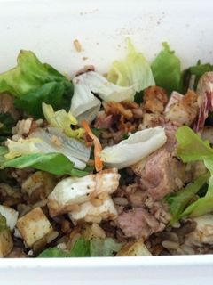 Una foto de Ensalada verde con atún