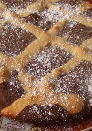 Una foto de Torta de chocolate con relleno de manzanas viejas