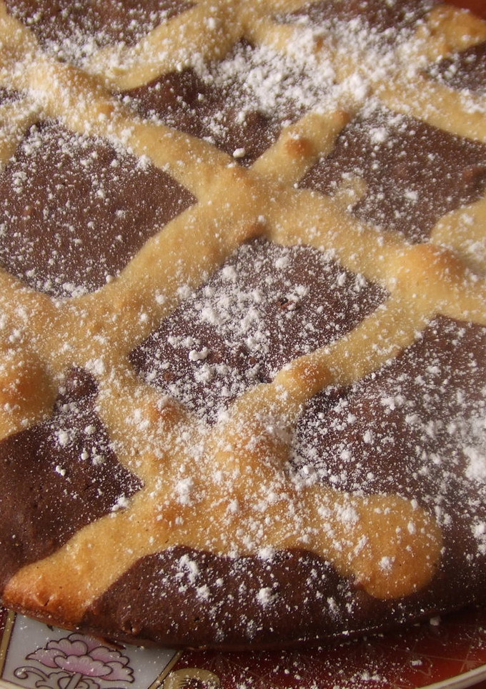 Una foto de Torta de chocolate con relleno de manzanas viejas