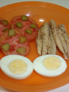 Foto principal de Filete de caballa con guarnición fresca