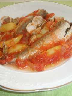 Una foto de Pescadilla con almejas al horno