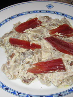 Una foto de Setas con jamón serrano