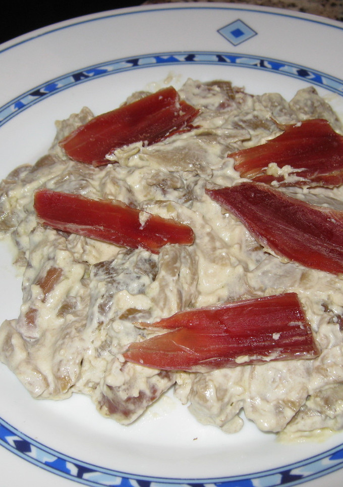 Una foto de Setas con jamón serrano