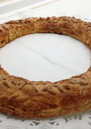 Una foto de Tortel hojaldre relleno de cabello de angel