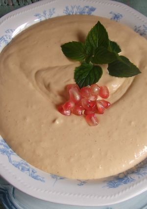 Una foto de Espuma de mascarpone con mango, albaricoques y granada