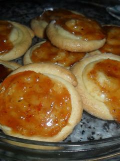 Una foto de Caracolas con membrillo y fresas