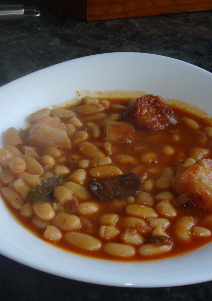 Una foto de Fabada asturiana tradicional