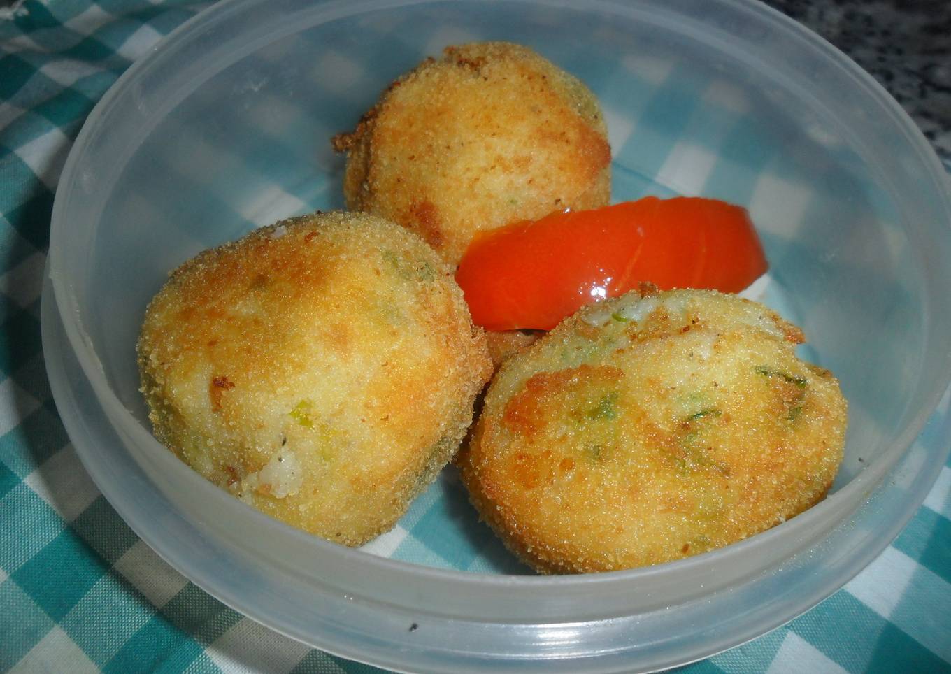 Bombas de papas al perejil