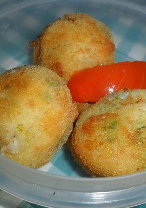 Una foto de Bombas de papas al perejil