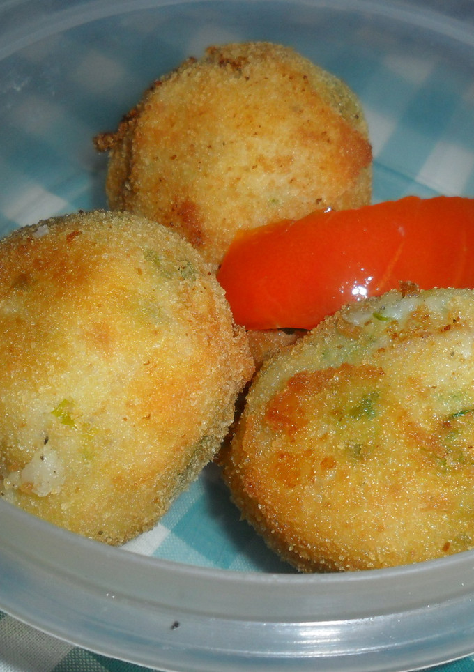 Una foto de Bombas de papas al perejil