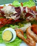 Ensalada de langosta con salsa rosa
