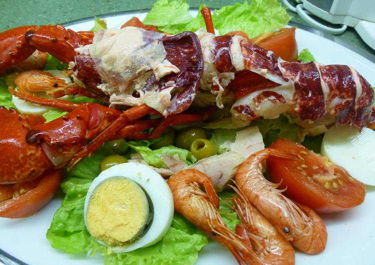 Ensalada de langosta con salsa rosa