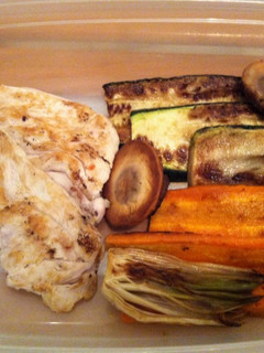 Una foto de Pechugas de pollo a la plancha con verduras