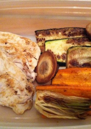 Una foto de Pechugas de pollo a la plancha con verduras