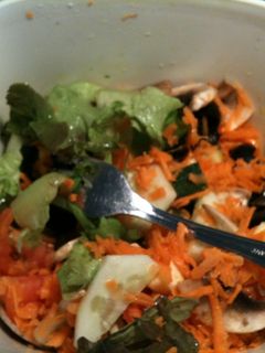 Una foto de Ensalada de lechuga, tomate y zanahoria