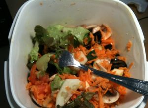 Una foto de Ensalada de lechuga, tomate y zanahoria