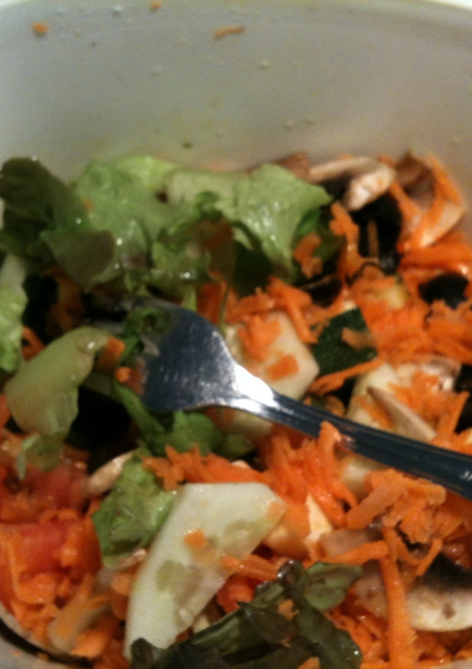 Una foto de Ensalada de lechuga, tomate y zanahoria